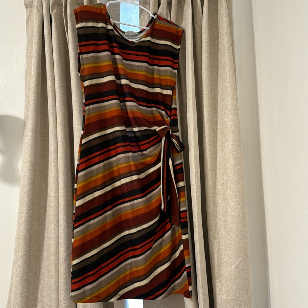 Olivia Matthews dress-sleeveless-used-1x but fits like an xl